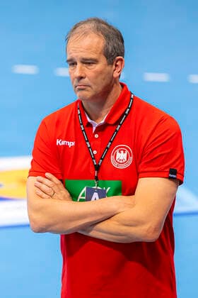 Stuttgart, Deutschland 21. November 2019: EHF Frauen Testspiel - Deutschland vs. Montenegro Trainer Henk Groener (Deutschland) Stuttgart Scharrena Deutschland