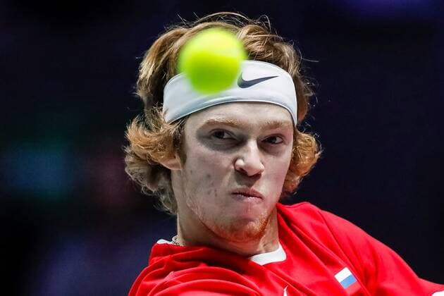 Russian tennis player Andrey Rublev in action against Canadian Vasek Pospisil during the first match of the Davis Cup s semifinal match between Russia and Canada played at Caja Magica stadium in Madrid, Spain on 23 November 2019. Russia vs Canada !ACHTUNG: NUR REDAKTIONELLE NUTZUNG!  Copyright: xEmilioxNaranjox GRAF5007 20191123-637101123951913708