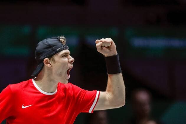 Canadian tennis player Denis Shapovalov in action against Russian Karen Khachanov during the second match of the Davis Cup s semifinal match between Russia and Canada played at Caja Magica stadium in Madrid, Spain on 23 November 2019. Russia vs Canada !ACHTUNG: NUR REDAKTIONELLE NUTZUNG!  Copyright: xEmilioxNaranjox GRAF5092 20191123-637101169763952516