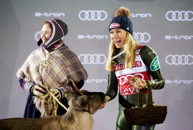 Bilder des Jahres 2019, Sport 11 November Sport Bilder des Tages Winner Mikaela Shiffrin USA with Raider after the Alpine Skiing World Cup Ladies Slalom race at Levi 23. November 2019 in Levi, Finland.  Copyright: xKallexParkkinenx NP24_00843300