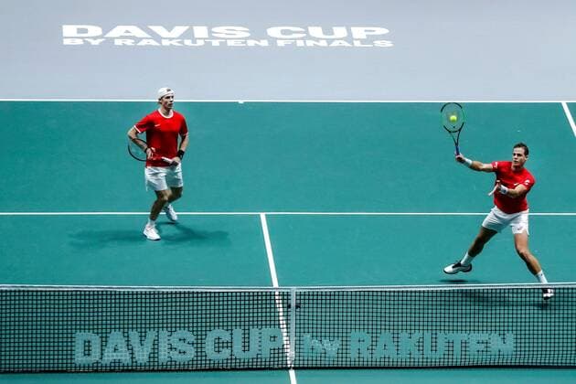 Canadian tennis players Denis Shapovalov (L) and Vasek Pospisil (R) in action against Russian Karen Khachanov and Andrey Rublev during the third doubles match of the Davis Cup s semifinal match between Russia and Canada played at Caja Magica stadium in Madrid, Spain on 23 November 2019. Russia vs Canada !ACHTUNG: NUR REDAKTIONELLE NUTZUNG!  Copyright: xEmilioxNaranjox GRAF5333 20191123-637101287693752755