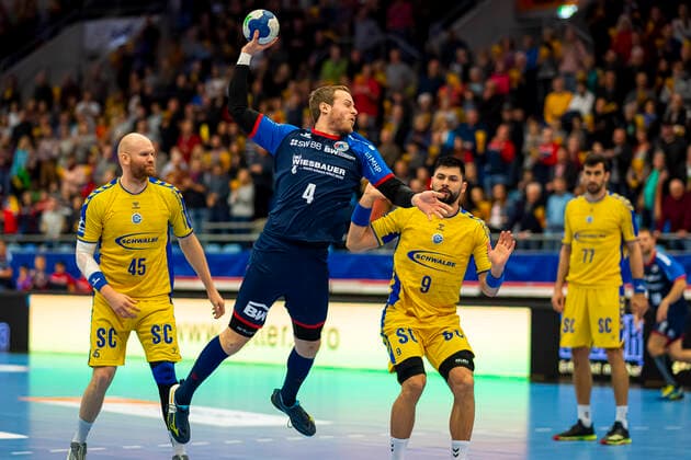 Bietigheim, Deutschland 23. November 2019: 2. BL - 19 20- SG BBM Bietigheim vs. VfL Gummersbach Patrick Rentschler (SG BBM Bietigheim), Tin Kontrec (Gummersbach) Bietigheim Egetrans Arena Baden-Württemberg Deutschland