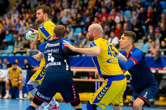 Bietigheim, Deutschland 23. November 2019: 2. BL - 19 20- SG BBM Bietigheim vs. VfL Gummersbach v.li. Robin Haller (Gummersbach), Patrick Rentschler (SG BBM Bietigheim), Alexander Becker (Gummersbach), Nikola Vlahovic (Bietigheim) Bietigheim Egetrans Arena Baden-Württemberg Deutschland