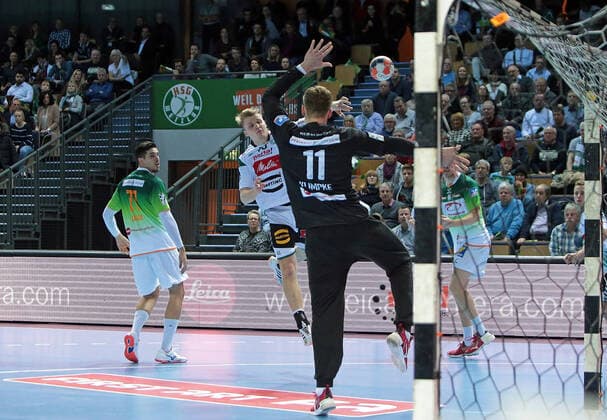 23.11.2019, xovx, Handball Bundesliga, HSG Wetzlar - TSV GWD Minden emspor, Angriff Minden, v.l. Stefan Cavor (HSG Wetzlar), Kevin Gulliksen (GWD Minden), Till Klimpke (HSG Wetzlar), Aktion . (DFL DFB REGULATIONS PROHIBIT ANY USE OF PHOTOGRAPHS as IMAGE SEQUENCES and or QUASI-VIDEO) Wetzlar