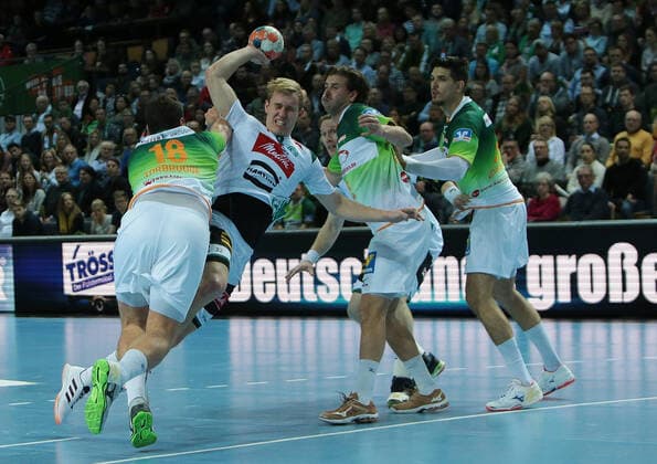 23.11.2019, xovx, Handball Bundesliga, HSG Wetzlar - TSV GWD Minden emspor, Angriff Minden, v.l. Nils Torbruegge (HSG Wetzlar), Marian Michalczik (GWD Minden), Olle Forsell Schefvert (HSG Wetzlar), Stefan Cavor (HSG Wetzlar), Aktion . (DFL DFB REGULATIONS PROHIBIT ANY USE OF PHOTOGRAPHS as IMAGE SEQUENCES and or QUASI-VIDEO) Wetzlar