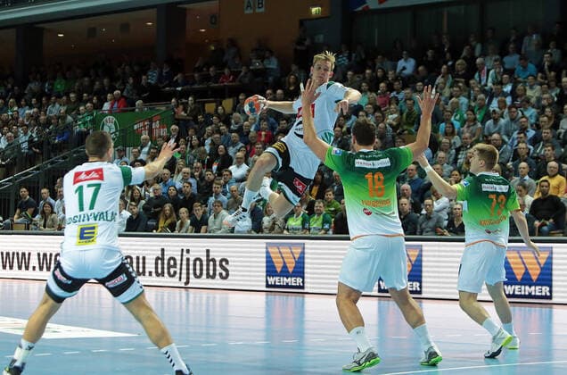 23.11.2019, xovx, Handball Bundesliga, HSG Wetzlar - TSV GWD Minden emspor, Angriff Minden, v.l. Aliaksandr Padshyvalau (GWD Minden), Marian Michalczik (GWD Minden), Nils Torbruegge (HSG Wetzlar), Viggo Kristjansson (HSG Wetzlar), Aktion . (DFL DFB REGULATIONS PROHIBIT ANY USE OF PHOTOGRAPHS as IMAGE SEQUENCES and or QUASI-VIDEO) Wetzlar