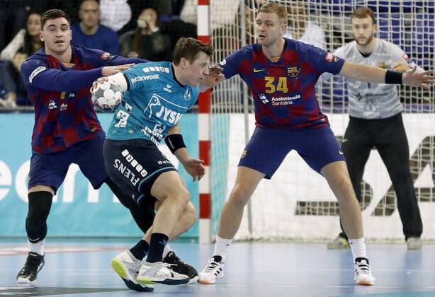 Barcelona s Aron Palmarsson (R) and Ludovic Fabregas (L) in action against Flensburg-Handewitt s Anders Zachariassen (C) during the Handball Champions League match between FC Barcelona, Barca and Flensburg-Handewitt at Palau Blaugrana in Barcelona, Catalonia, Spain, 23 November 2019. FC Barcelona - Flensburg-Handewitt !ACHTUNG: NUR REDAKTIONELLE NUTZUNG!  Copyright: xAndreuxDalmaux GRAF5679 20191123-637101437354518943