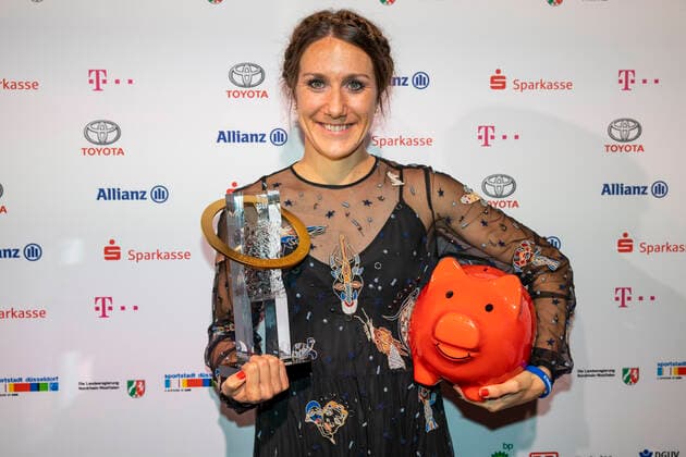 Bilder des Jahres 2019, Sport 11 November Sport Bilder des Tages Para Sportler des Jahres 2019; Duesseldorf, 23.11.2019 Para-Sportlerin des Jahres, Irmgard Bensusan (Para Leichtathletik TSV Bayer 04 Leverkusen); Para Sportler des Jahres 2019 am 23.11.2019 in den Rheinterassen in Duesseldorf (Nordrhein-Westfalen). *** Para Athlete of the Year 2019 Duesseldorf, 23 11 2019 Para Athlete of the Year, Irmgard Bensusan Para Athletics TSV Bayer 04 Leverkusen Para Athlete of the Year 2019 on 23 11 2019 in the Rheinterassen in Duesseldorf North Rhine-Westphalia Copyright: xBEAUTIFULxSPORTS AxelxKohringx