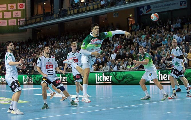 23.11.2019, xovx, Handball Bundesliga, HSG Wetzlar - TSV GWD Minden emspor, v.l. Savvas Savvas (GWD Minden), Lucas Meister (GWD Minden), Marian Michalczik (GWD Minden), Stefan Cavor (HSG Wetzlar), Nils Torbruegge (HSG Wetzlar), Christoffer Rambo (GWD Minden), Aktion . (DFL DFB REGULATIONS PROHIBIT ANY USE OF PHOTOGRAPHS as IMAGE SEQUENCES and or QUASI-VIDEO) Wetzlar