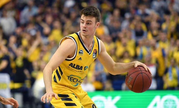 Jonas Mattisseck (ALBA), mit Ball ALBA Berlin - EWE Basket Oldenburg Basketball, easy Credit BBL , Herren, Maenner, Männer, men, Saison 2019 2020 Berlin, 23.11.2019, Mercedes-Benz Arena *** Jonas Mattisseck ALBA , with ball ALBA Berlin EWE Basket Oldenburg Basketball, easy Credit BBL , men, men, men, men, men, season 2019 2020 Berlin, 23 11 2019, Mercedes Benz Arena