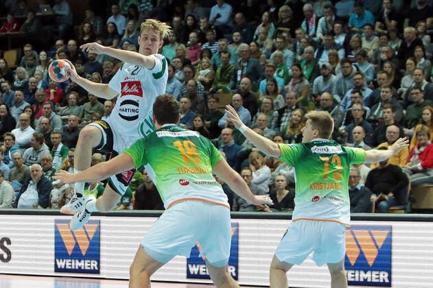 23.11.2019, xovx, Handball Bundesliga, HSG Wetzlar - TSV GWD Minden emspor, Angriff Minden, v.l. Marian Michalczik (GWD Minden), Nils Torbruegge (HSG Wetzlar), Viggo Kristjansson (HSG Wetzlar), Aktion . (DFL DFB REGULATIONS PROHIBIT ANY USE OF PHOTOGRAPHS as IMAGE SEQUENCES and or QUASI-VIDEO) Wetzlar
