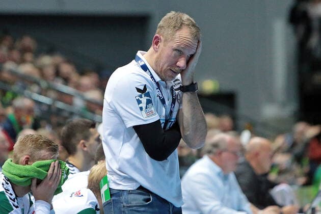 23.11.2019, xovx, Handball Bundesliga, HSG Wetzlar - TSV GWD Minden emspor, Trainer Frank Carstens (GWD Minden) enttaeuscht, enttaeuscht schauend, dissapointed, Freisteller. (DFL DFB REGULATIONS PROHIBIT ANY USE OF PHOTOGRAPHS as IMAGE SEQUENCES and or QUASI-VIDEO) Wetzlar