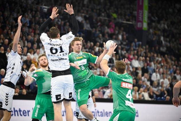 Franz Semper (SC DHfK Leipzig, 3) paßt auf Patrick Wiesmach Larsen (SC DHfK Leipzig, 4), Handball-Bundesliga, Liqui-Moly-HBL, Männer, 14. Spieltag, THW Kiel vs SC DHfK Leipzig, 24.11.19 Kiel Sparkassen Arena Schleswig-Holstein Germany