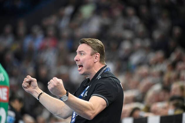 Sport Bilder des Tages THW-Trainer Filip Jicha, Handball-Bundesliga, Liqui-Moly-HBL, Männer, 14. Spieltag, THW Kiel vs SC DHfK Leipzig, 24.11.19 Kiel Sparkassen Arena Schleswig-Holstein Germany