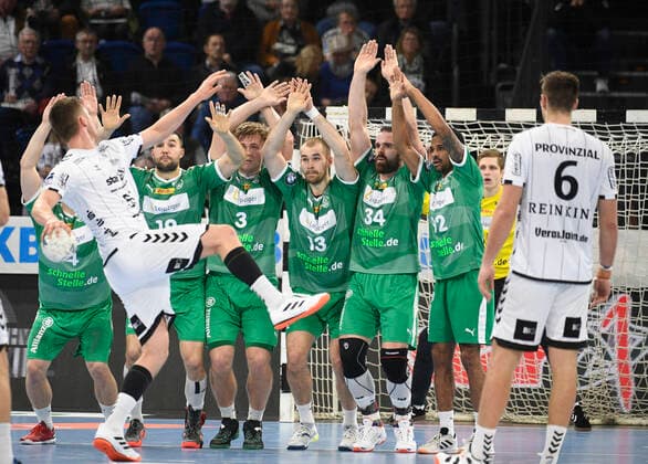 Dieter Freiwurf von Nikola Bilyk (THW Kiel, 53), Handball-Bundesliga, Liqui-Moly-HBL, Männer, 14. Spieltag, THW Kiel vs SC DHfK Leipzig, 24.11.19 Kiel Sparkassen Arena Schleswig-Holstein Germany