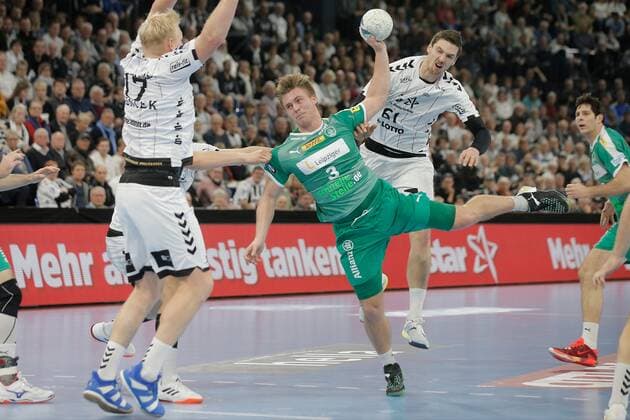 1.Handball Bundesliga THW Kiel - SC DHfK Leipzig, Kiel, 24.11.2019 Franz Semper ( Leipzig, 3 ) im Wurf gegen Patrick Wiencek ( Kiel, 17 ) und Hendrik Pekeler ( Kiel, 61 ) Copyright: xBEAUTIFULxSPORTS DRPx