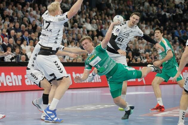 1.Handball Bundesliga THW Kiel - SC DHfK Leipzig, Kiel, 24.11.2019 Franz Semper ( Leipzig, 3 ) im Wurf gegen Patrick Wiencek ( Kiel, 17 ) und Hendrik Pekeler ( Kiel, 61 ) Copyright: xBEAUTIFULxSPORTS DRPx