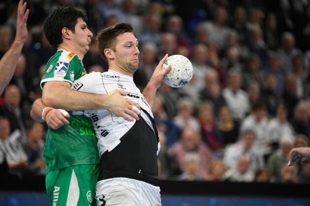 Harald Reinkind (THW Kiel, 6) gegen Marko Mamic (SC DHfK Leipzig, 22), Handball-Bundesliga, Liqui-Moly-HBL, Männer, 14. Spieltag, THW Kiel vs SC DHfK Leipzig, 24.11.19 Kiel Sparkassen Arena Schleswig-Holstein Germany