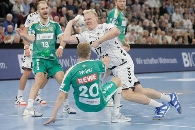 1.Handball Bundesliga THW Kiel - SC DHfK Leipzig, Kiel, 24.11.2019 Patrick Wiencek ( Kiel, 17 ) setzt sich am Kreis gegen Philipp Weber ( Leipzig, 20 ) durch. Copyright: xBEAUTIFULxSPORTS DRPx