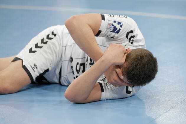1.Handball Bundesliga THW Kiel - SC DHfK Leipzig, Kiel, 24.11.2019 Nikola Bilyk ( Kiel, 53 ) verletzt am Boden. Copyright: xBEAUTIFULxSPORTS DRPx