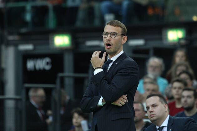 easy Credit BBL, Syntainics MBC vs. Bayern Muenchen, 24.11.19 Saison 2019 2020, easy Credit Basketball Bundesliga, BBL: Syntainics MBC, Mitteldeutscher Basketball Club vs. FC Bayern Muenchen am 24.11.2019 in der Quarterback Immobilien Arena Leipzig. Im Bild: Chef-Trainer, Head Coach Bjoern HARMSEN (MBC) Copyright: xBEAUTIFULxSPORTS JanxKaeferx