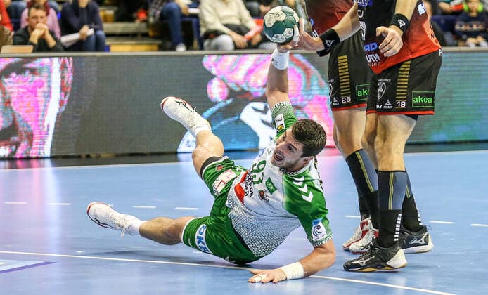 24.11.2019, Berlin, Handball, EHF-Pokal, 3.Runde, 6.Spieltag, Rückspiel, Max-Schmeling-Halle, Füchse Berlin gegen HK Malmö. Berlins Mijajlo Marsenic wirft den Ball auf das Tor. Füchse Berlin - HK Malmö