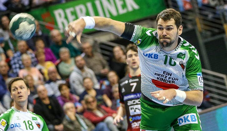 24.11.2019, Berlin, Handball, EHF-Pokal, 3.Runde, 6.Spieltag, Rückspiel, Max-Schmeling-Halle, Füchse Berlin gegen HK Malmö. Berlins Jakov Gojun wirft den Ball auf das Tor. Füchse Berlin - HK Malmö