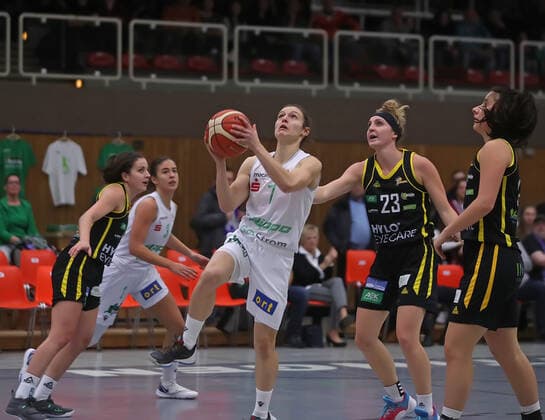 gsd zje Saison 2019 20 Basketball Damen Bundesliga DBBL flippo Baskets BG 74 - inexio Royals Saarlouis Göttingens Jennifer Crowder(am Ball) gegen Saarlouis Alison Gorrell