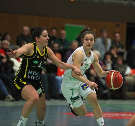 gsd zje Saison 2019 20 Basketball Damen Bundesliga DBBL flippo Baskets BG 74 - inexio Royals Saarlouis Göttingens Jennifer Crowder(am Ball) gegen Saarlouis Andrrea Andelova