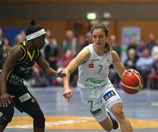 gsd zje Saison 2019 20 Basketball Damen Bundesliga DBBL flippo Baskets BG 74 - inexio Royals Saarlouis Göttingens Jennifer Crowder(am Ball) gegen Saarlouis Seraphina Asumah-Kofoh