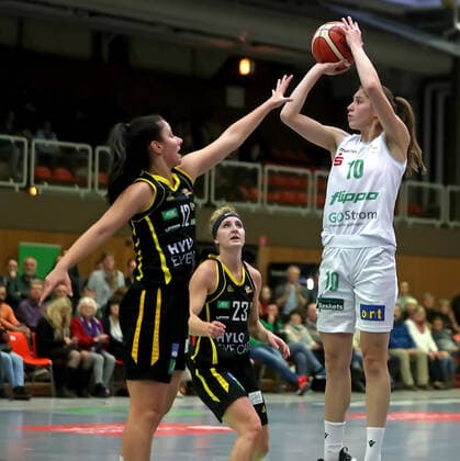 gsd zje Saison 2019 20 Basketball Damen Bundesliga DBBL flippo Baskets BG 74 - inexio Royals Saarlouis Göttingens Vasiliki Karambasta (am Ball) gegen Saarlouis Corinna Dobroniak