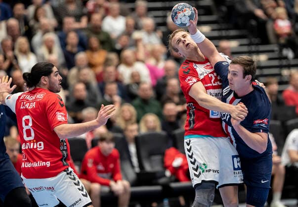 CL herrehaandbold: Aalborg Handbold - Paris Saint-Germain i Jutlander Bank Arena i Aalborg soendag den 24. november 2019 Buster Juul (23) Aalborg og Sander Sagosen (10). , Aalborg Copyright: FotografxRenéxSchütze RenéxSchützex cop106 spdk20191124-174502-L