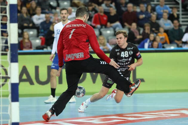 Zagreb, 24.11.2019. - Arena Zagreb hall, 2019 20 EHF Men s Champions League Group Phase. HC PPD Zagreb (white) - Elverum (black) 30:27 GUDJONSSON Sigvaldi Bjorn (48) vs RISTANOVIC Radivoje (1) 