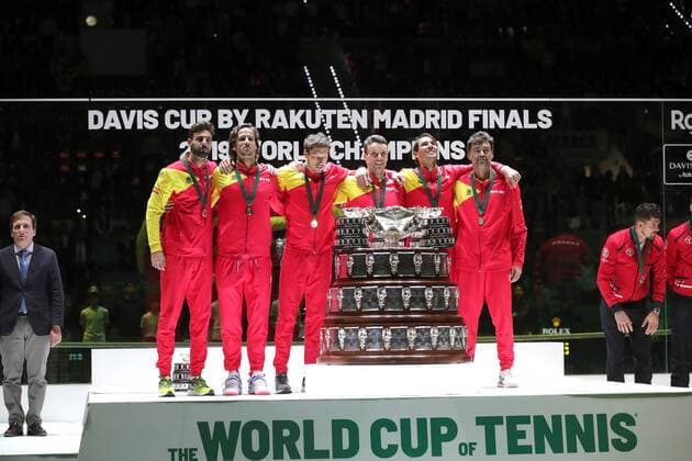 Spain tennis team (L-R); tennis players Marcel Granollers, Feliciano Lopez, Pablo Carreno, Roberto Bautista, Rafa Nadal and captain Sergi Bruguera; pose on the podium after winning the Davis Cup Finals tennis tournament final tie against Canada at the Caja Magica facilities in Madrid, Spain, 24 November 2019. Spain vs. Canada !ACHTUNG: NUR REDAKTIONELLE NUTZUNG!  Copyright: xJuanjoxMartínx GRAF6531 20191124-637102306485152559