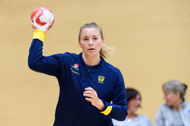 191126 Isabelle Gullden of Sweden during warm up ahead of a friendly game between Sweden and Norway on November 26, 2019 in Fukuoka. Photo: Ludvig Thunman BILDBYRAN kod LT 35682 bbeng handboll women handball dam sverige sweden norge norway träningsmatch practice game test game vänskapsmatch Copyright: LUDVIGxTHUNMAN BB191126LT010