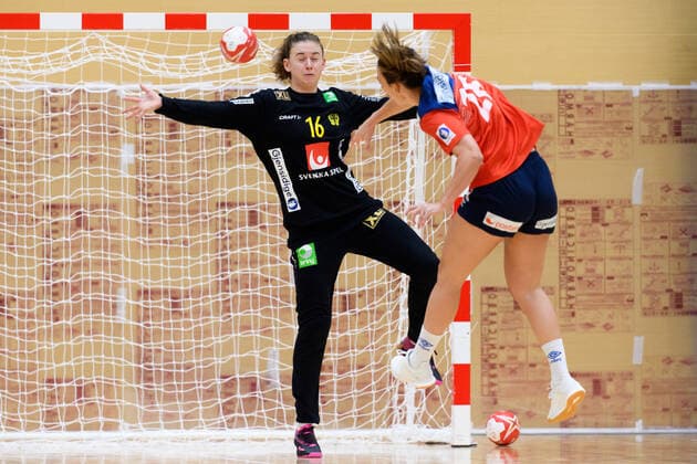 191126 Goalkeeper Jessica Ryde of Sweden during a friendly game between Sweden and Norway on November 26, 2019 in Fukuoka. Photo: Ludvig Thunman BILDBYRAN kod LT 35682 bbeng handboll women handball dam sverige sweden norge norway träningsmatch practice game test game vänskapsmatch Copyright: LUDVIGxTHUNMAN BB191126LT051