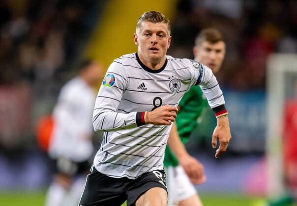 19. November 2019: Frankfurt, Commerzbank Arena: Fussball EM Qualifikation Deutschland - Nordirland: Deutschlands Toni Kroos am Ball.
