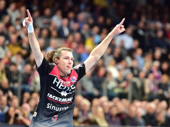 28.11.2019 - Handball - 1. Bundesliga Liqui Moly HBL - Saison 2019 2020 - 15.Spieltag: HC Erlangen Metropolregion Nürnberg HCE - THW Kiel - OGo - Johannes Sellin (5, HC Erlangen HCE ) Jubel Freude