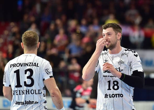 28.11.2019 - Handball - 1. Bundesliga Liqui Moly HBL - Saison 2019 2020 - 15.Spieltag: HC Erlangen Metropolregion Nürnberg HCE - THW Kiel - OGo - Steffen Weinhold (13, THW Kiel ) Niclas Ekberg (18, THW Kiel ) enttäuscht Enttäuschung