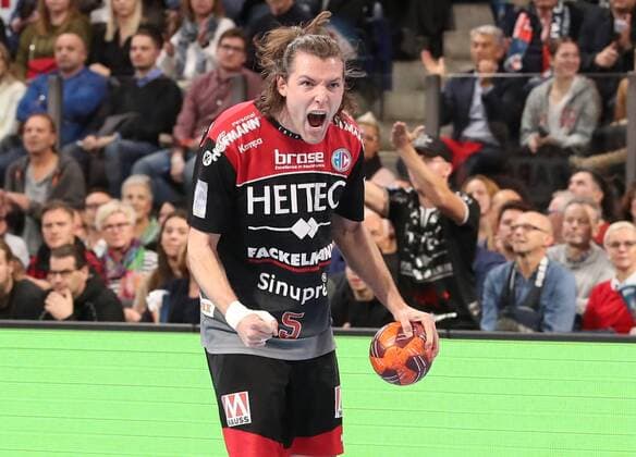 28.11.2019 - Handball - 1. Bundesliga LIQUI MOLY HBL - Saison 2019 2020 - 15. Spieltag: HC Erlangen Metropolregion Nürnberg HCE - THW Kiel - DaMa - Freude Jubel - Johannes Sellin (5, HC Erlangen HCE ) ballt Faust Fäuste