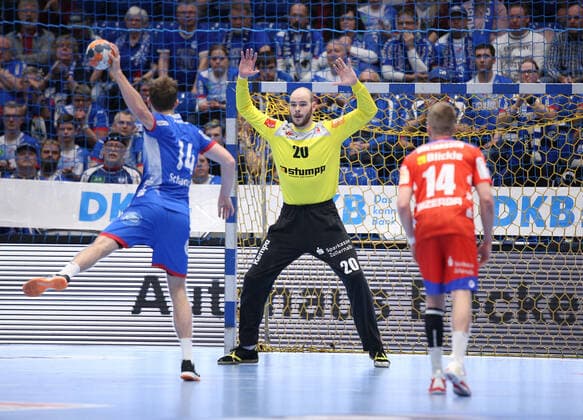 v.l. Bobby Schagen (TBV Lemgo Lippe 14), Mike Jensen (HBW Balingen-Weilstetten 20), Oddur Gretarsson (HBW Balingen-Weilstetten 14) GER, Handball, 1. Bundesliga, TBV Lemgo Lippe gegen HBW Balingen-Weilstetten, 28.11.2019 Lemgo Copyright: xStrohdiekx Eibner-Pressefotox EP_jsk
