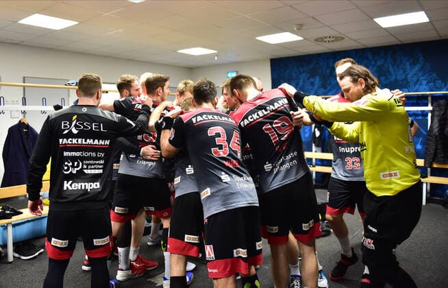 28.11.2019 - Handball - 1. Bundesliga Liqui Moly HBL - Saison 2019 2020 - 15.Spieltag: HC Erlangen Metropolregion Nürnberg HCE - THW Kiel - OGo - Mannschaft Team vor Spielbeginn