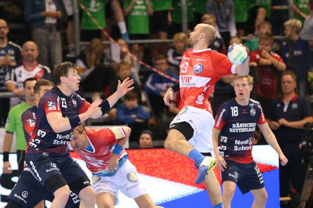 SG Flensburg-Handewitt vs Bergischer HC, LIQUI-MOLY Handball Bundesliga, 28.11.19; Flensburg Kristian Nippes (Bergischer HC, 13) gegen Goran Soegard Johannsessen (SG Flensburg-Handewitt, 23) Copyright: xBEAUTIFULxSPORTS MarioxM.xKobergx