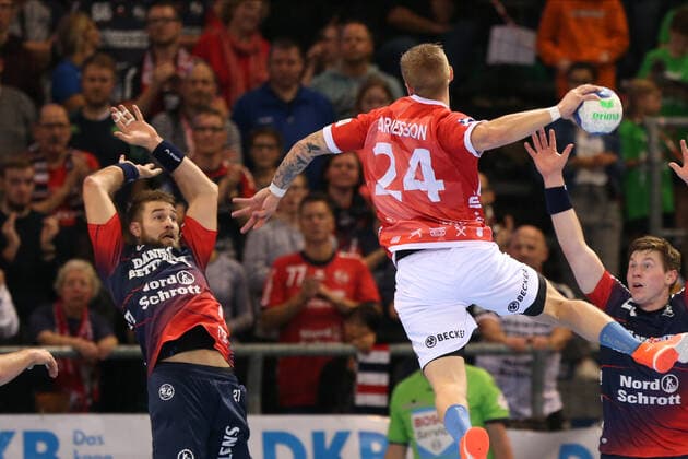 SG Flensburg-Handewitt vs Bergischer HC, LIQUI-MOLY Handball Bundesliga, 28.11.19; Flensburg Linus Arnesson (Bergischer HC, 24) gegen Jacob Heinl (Sg Flensburg-Handewitt, 21) Copyright: xBEAUTIFULxSPORTS MarioxM.xKobergx