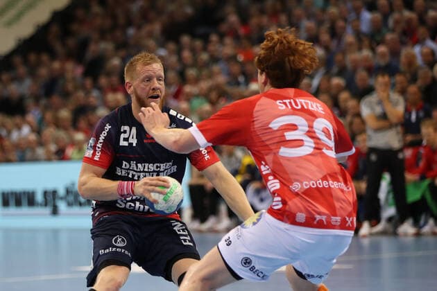 SG Flensburg-Handewitt vs Bergischer HC, LIQUI-MOLY Handball Bundesliga, 28.11.19; Flensburg Jim Gottfridsson (SG Flensburg-Handewitt, 24) gegen Lukas Stutzke (Bergischer HC, 39) Copyright: xBEAUTIFULxSPORTS MarioxM.xKobergx