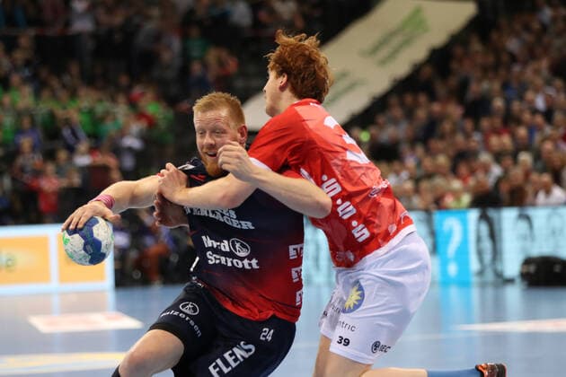 SG Flensburg-Handewitt vs Bergischer HC, LIQUI-MOLY Handball Bundesliga, 28.11.19; Flensburg Jim Gottfridsson (SG Flensburg-Handewitt, 24) gegen Lukas Stutzke (Bergischer HC, 39) Copyright: xBEAUTIFULxSPORTS MarioxM.xKobergx