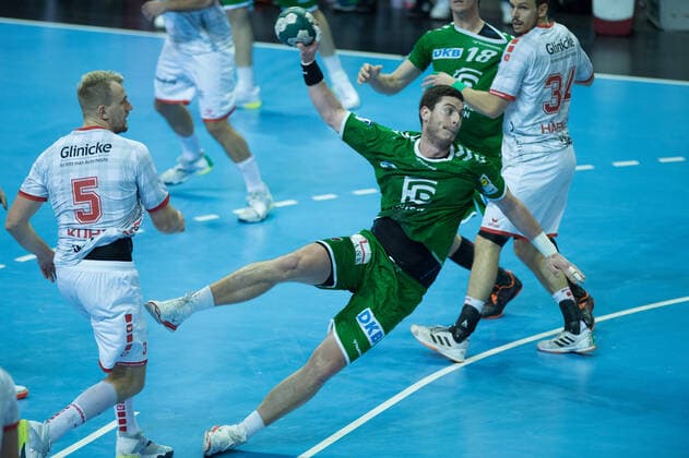 Mijajlo Marsenic (SRB - 93 Füchse Berlin) setzt sich am Kreis durch - Aktion - Spielszene - Querformat - quer - horizontal - Event Veranstaltung: Füchse Berlin vs. MT Melsungen HBL - Handball Bundesliga 2019-20 - 15. Spieltag - Location Ort: Max Schmeling Halle Berlin Deutschland Germany Europa Europe Datum Date: 28.11.2019