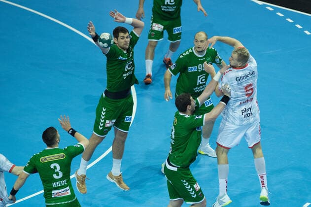 Neutrale Spielszene - Melsungen im Angriff - Aktion - Spielszene - Querformat - quer - horizontal - Event Veranstaltung: Füchse Berlin vs. MT Melsungen HBL - Handball Bundesliga 2019-20 - 15. Spieltag - Location Ort: Max Schmeling Halle Berlin Deutschland Germany Europa Europe Datum Date: 28.11.2019