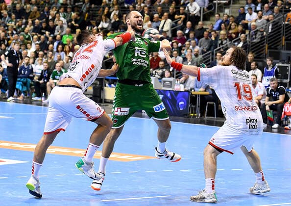 28.11.2019, xlakx, Handball Bundesliga, Fuechse Berlin - MT Melsungen emspor, v.l.Michael Allendorf (MT Melsungen 22),am Ball Michael Mueller(Fuechse Berlin 25),Timm Schneider (MT Melsungen 19) Berlin