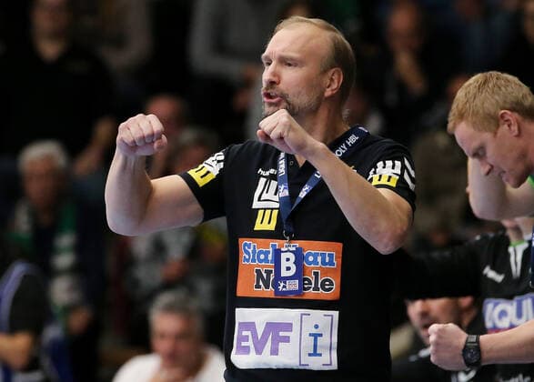 BAU 28.11.2019 Göppingen Handball Frisch Auf Göppingen vs. HSG Wetzlar, Trainer Hartmut Mayerhoffer (Göppingen) jubelt und ballt die Fäuste